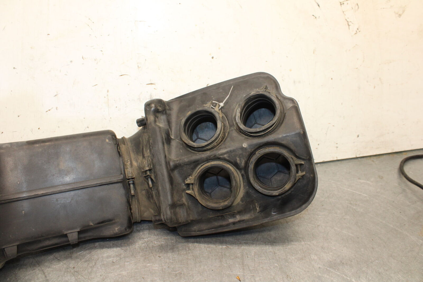 85-86 SUZUKI MADURA 1200 AIRBOX AIR INTAKE FILTER BOX  BB691