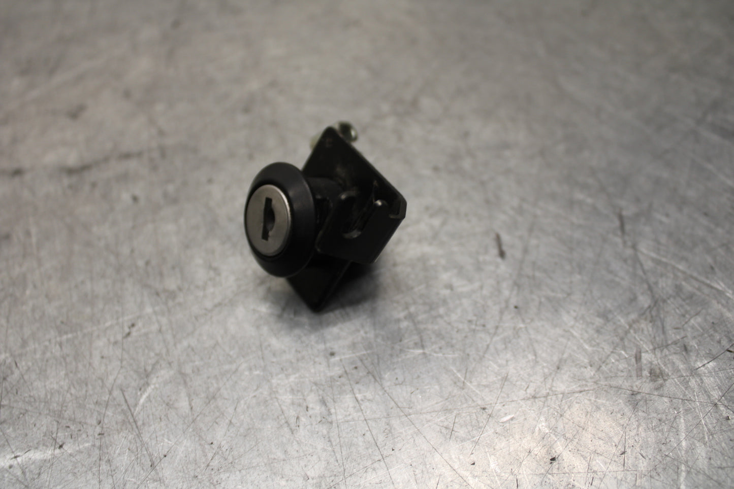 16 KAWASAKI NINJA ZX10R IGNITION LOCK  AND SEAT LOCK BB650