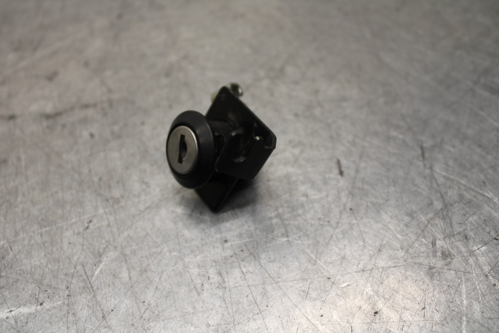 16 KAWASAKI NINJA ZX10R IGNITION LOCK  AND SEAT LOCK BB650