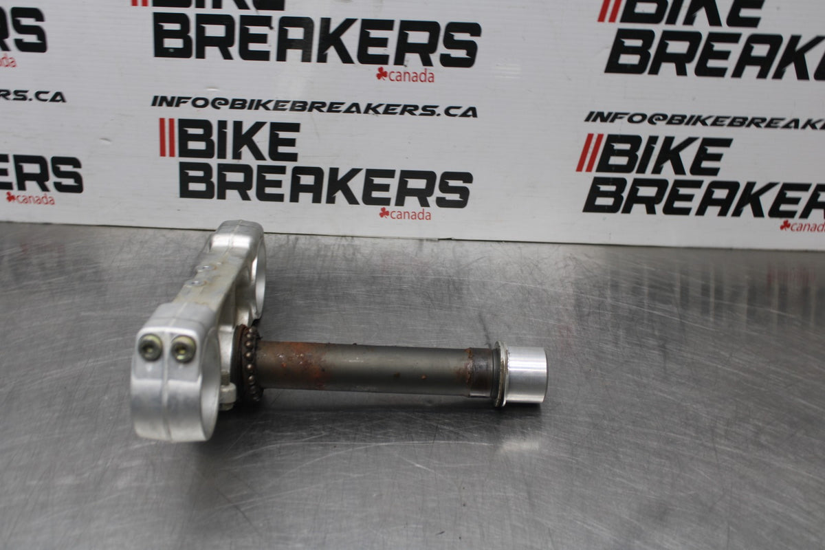02 DUCATI MONSTER 620 FRONT FORKS CLAMP LOWER TRIPLE TREE STEM BB851