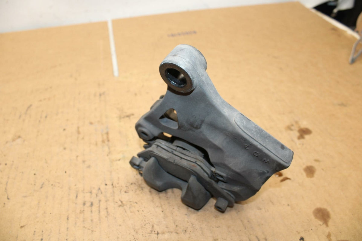 15-17 YAMAHA YZF R3 REAR BACK BRAKE CALIPER W MOUNT BRACKET BB380