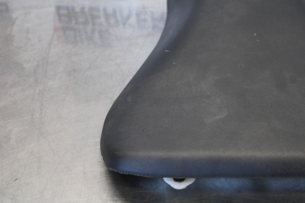 03-04 YAMAHA YZF R6 FRONT DRIVERS SEAT PAD SADDLE PILLION BB890