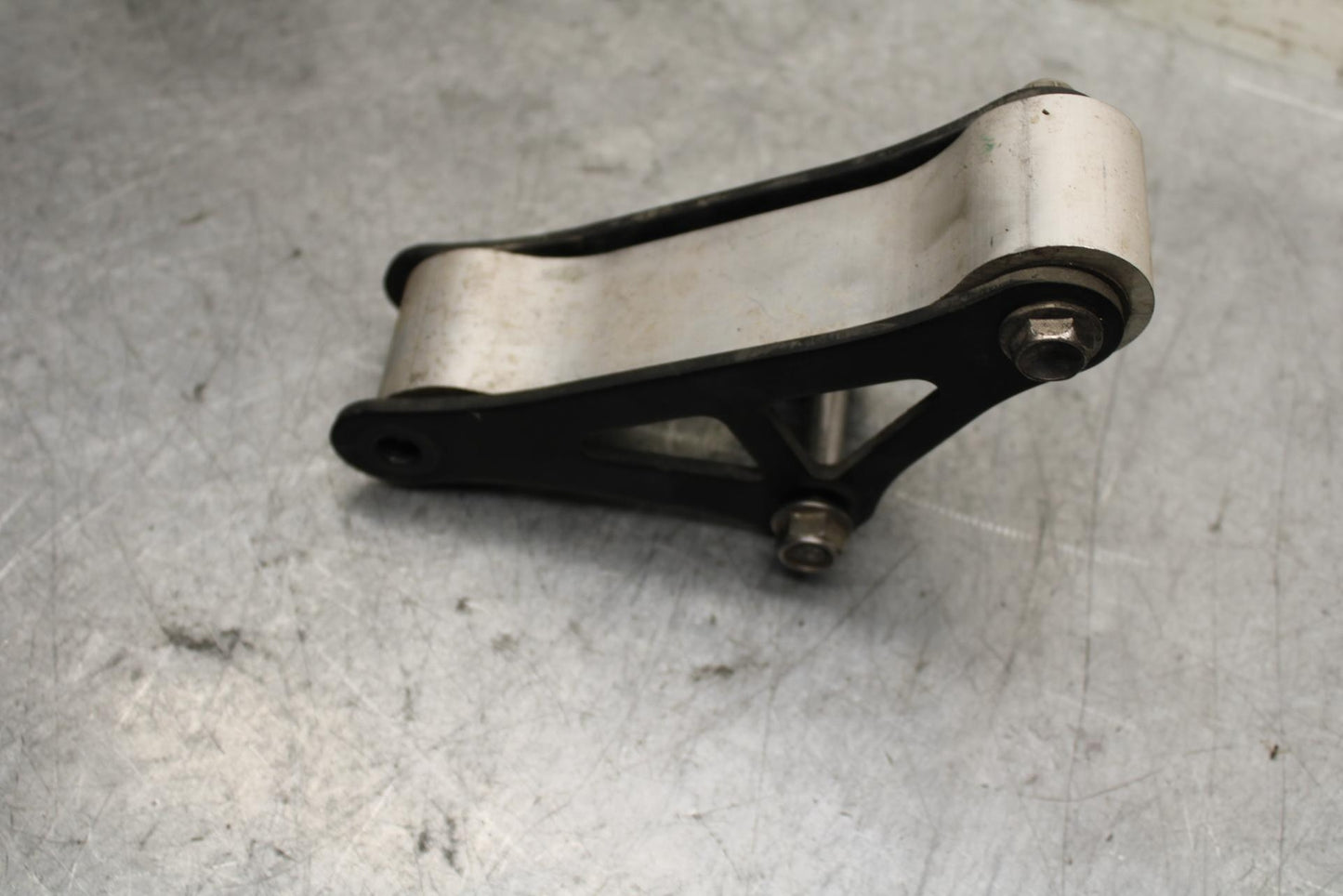 17 KAWASAKI Z900 ZR900 REAR DOGBONE SHOCK LINKAGE LINK BB549