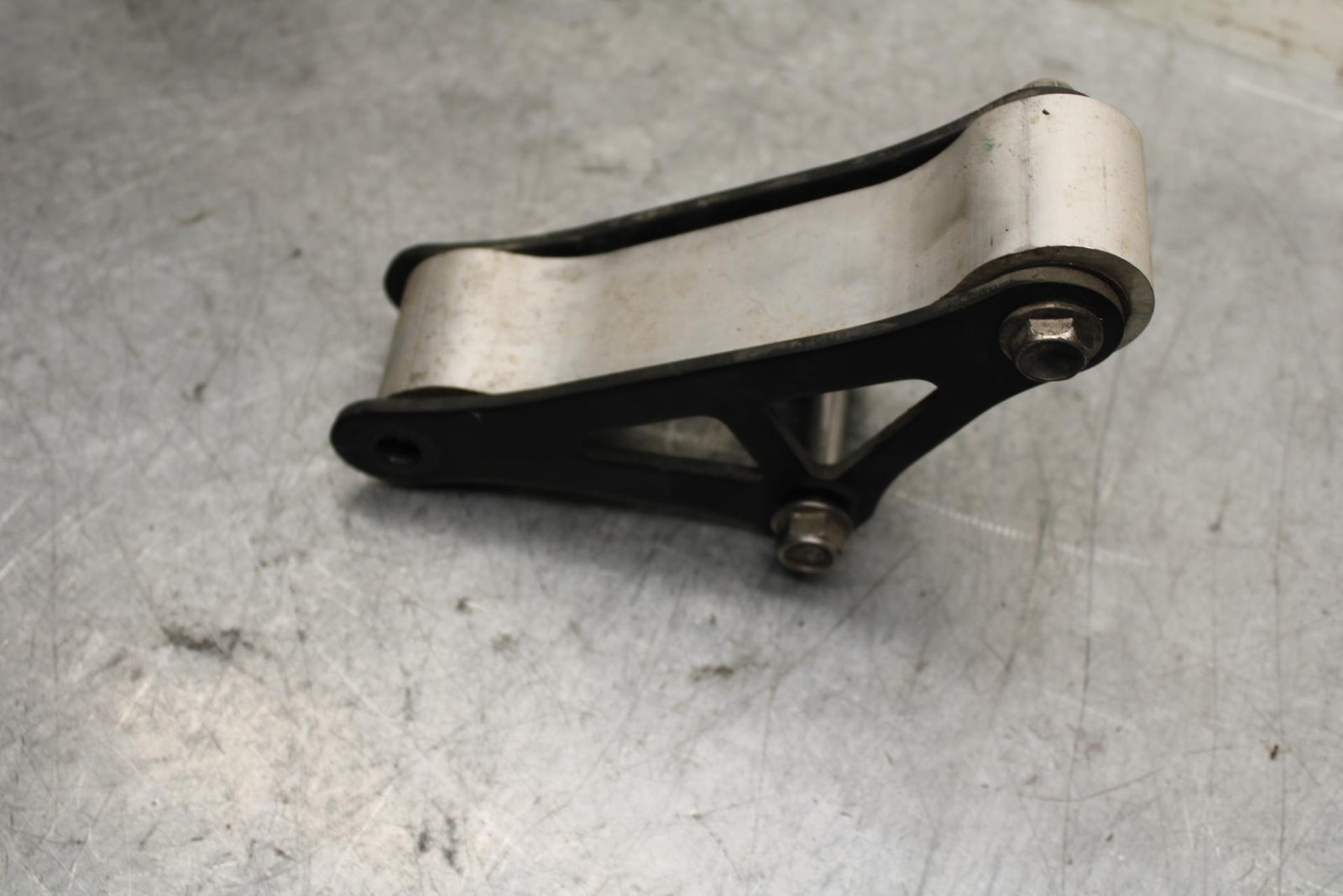 17 KAWASAKI Z900 ZR900 REAR DOGBONE SHOCK LINKAGE LINK BB549