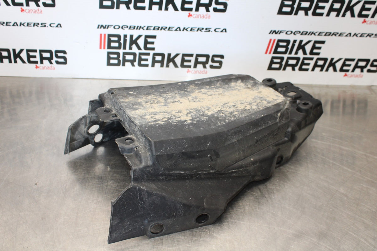17-22 KTM 390 DUKE REAR BACK TAIL UNDERTAIL BATTERY TRAY PLASTIC BB180
