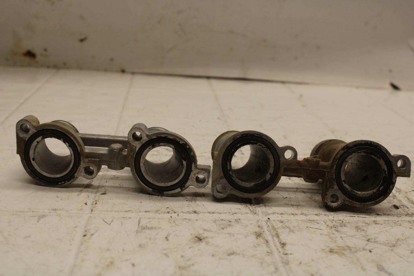 72 HONDA CB500 K1 INTAKE MANIFOLD BB24