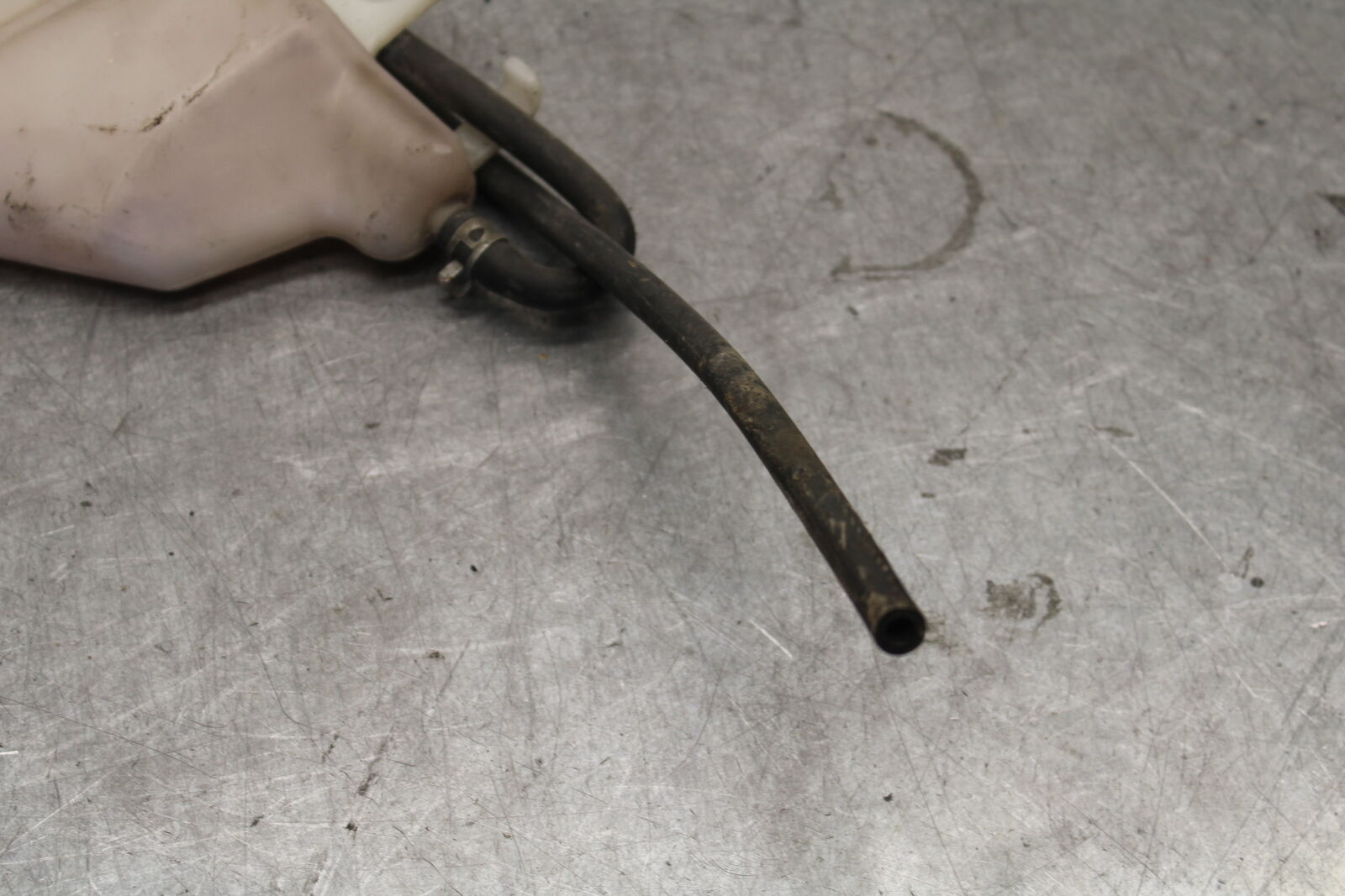 05-06 SUZUKI GSXR1000 COOLANT WATER TANK RESERVOIR BOTTLE 17910-41G00 BB677