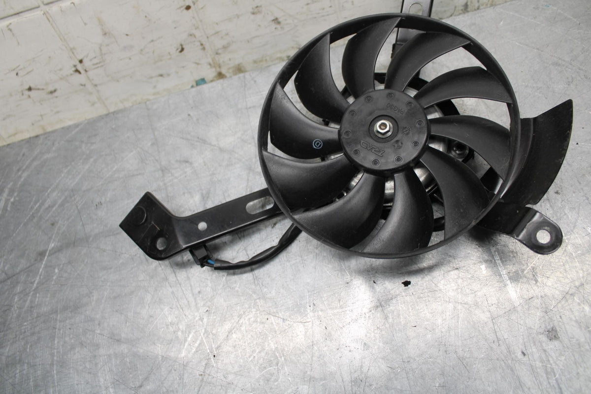 18-21 YAMAHA XSR700 ENGINE RADIATOR COOLING FAN bb475