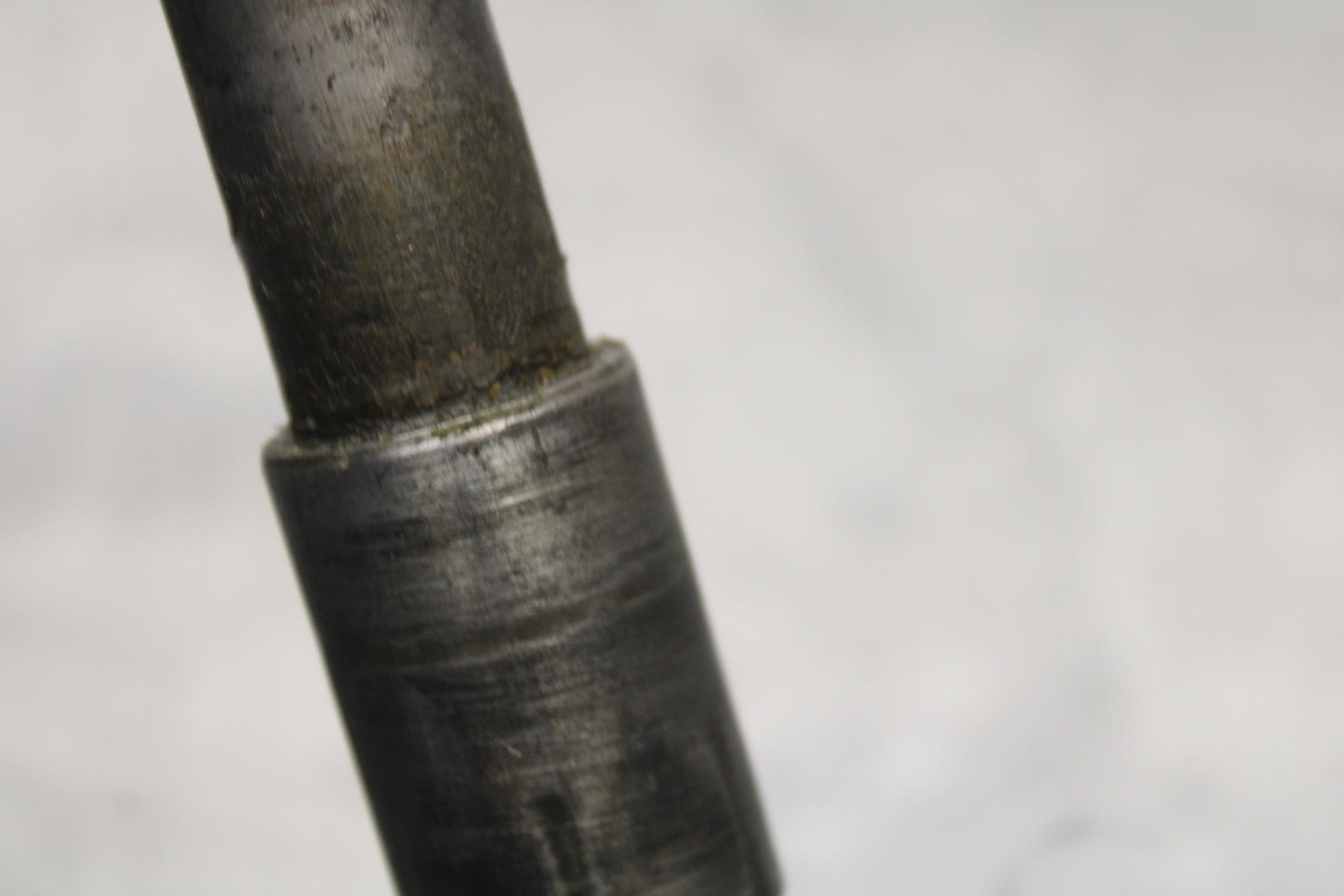 05 YAMAHA YZF R6S FRONT WHEEL RIM AXLE PIVOT BOLT BB600