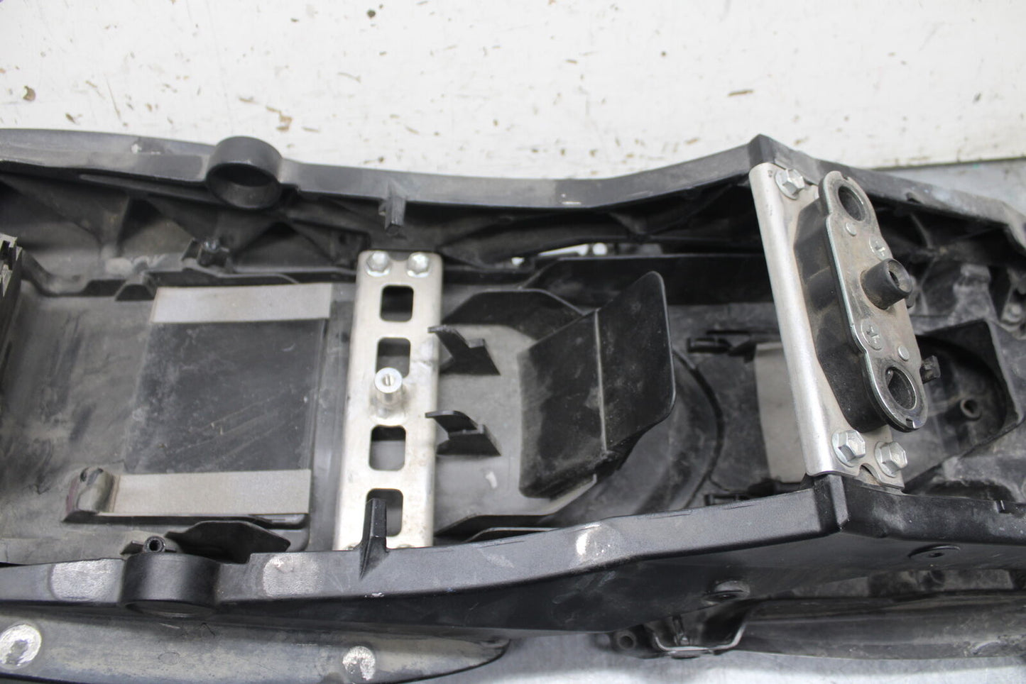 08-09 SUZUKI GSXR600 REAR SUBFRAME BACK SUB FRAME BB728