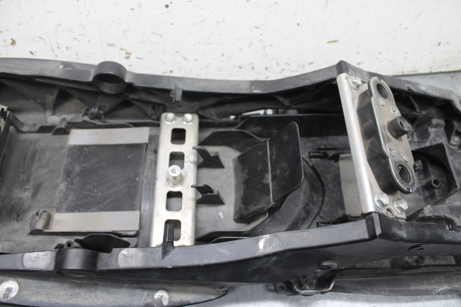 08-09 SUZUKI GSXR600 REAR SUBFRAME BACK SUB FRAME BB728