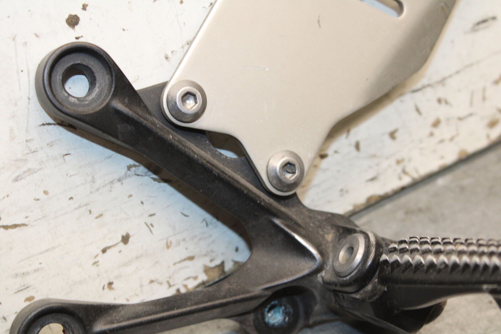 13-17 KAWASAKI NINJA ZX6R ZX636E LEFT REARSET REAR SET DRIVER FOOT PEG BB735