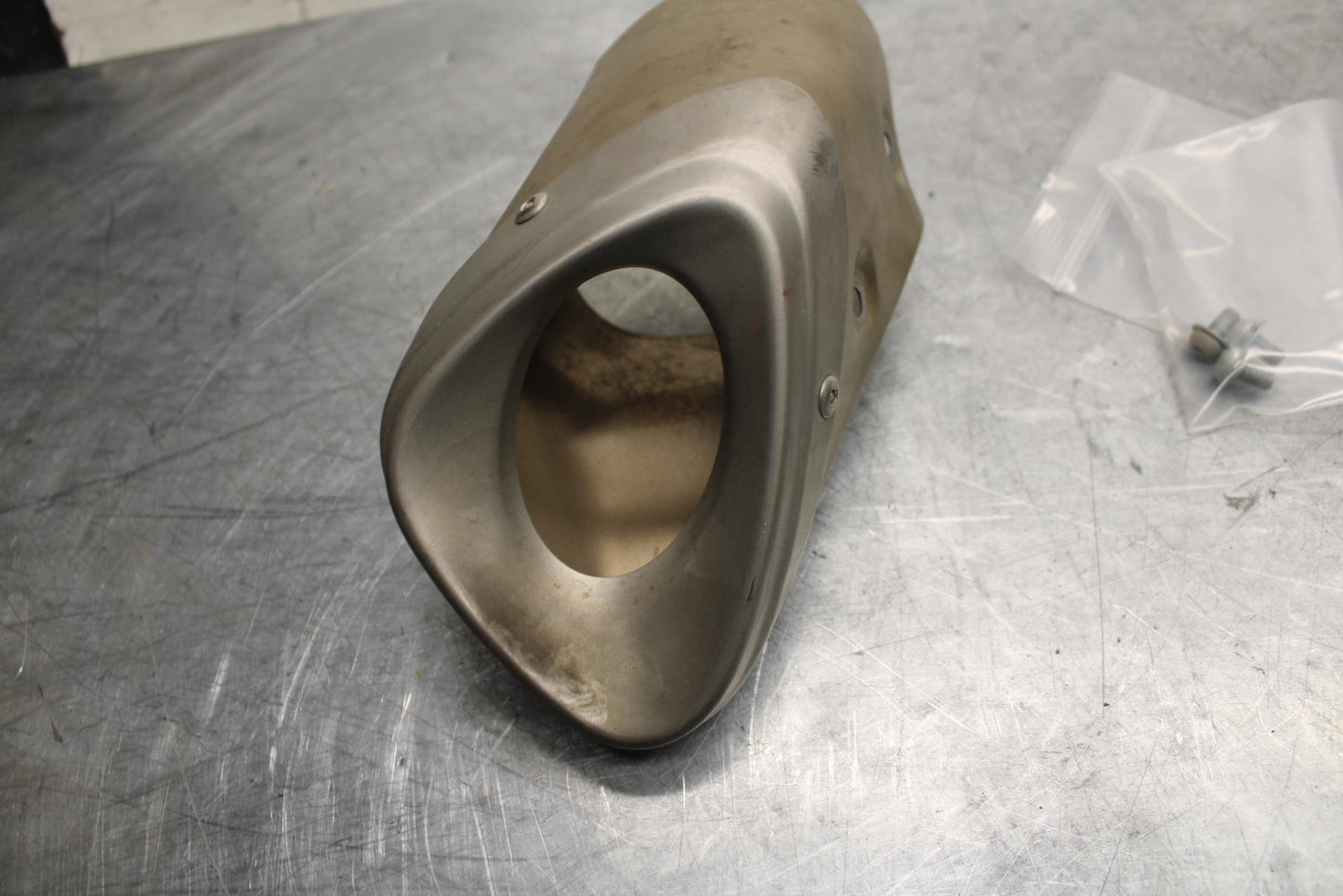 2015 Yamaha FJ09 EXHAUST PIPE MUFFLER SLIP ON CAN TIP COVER CAP BB41