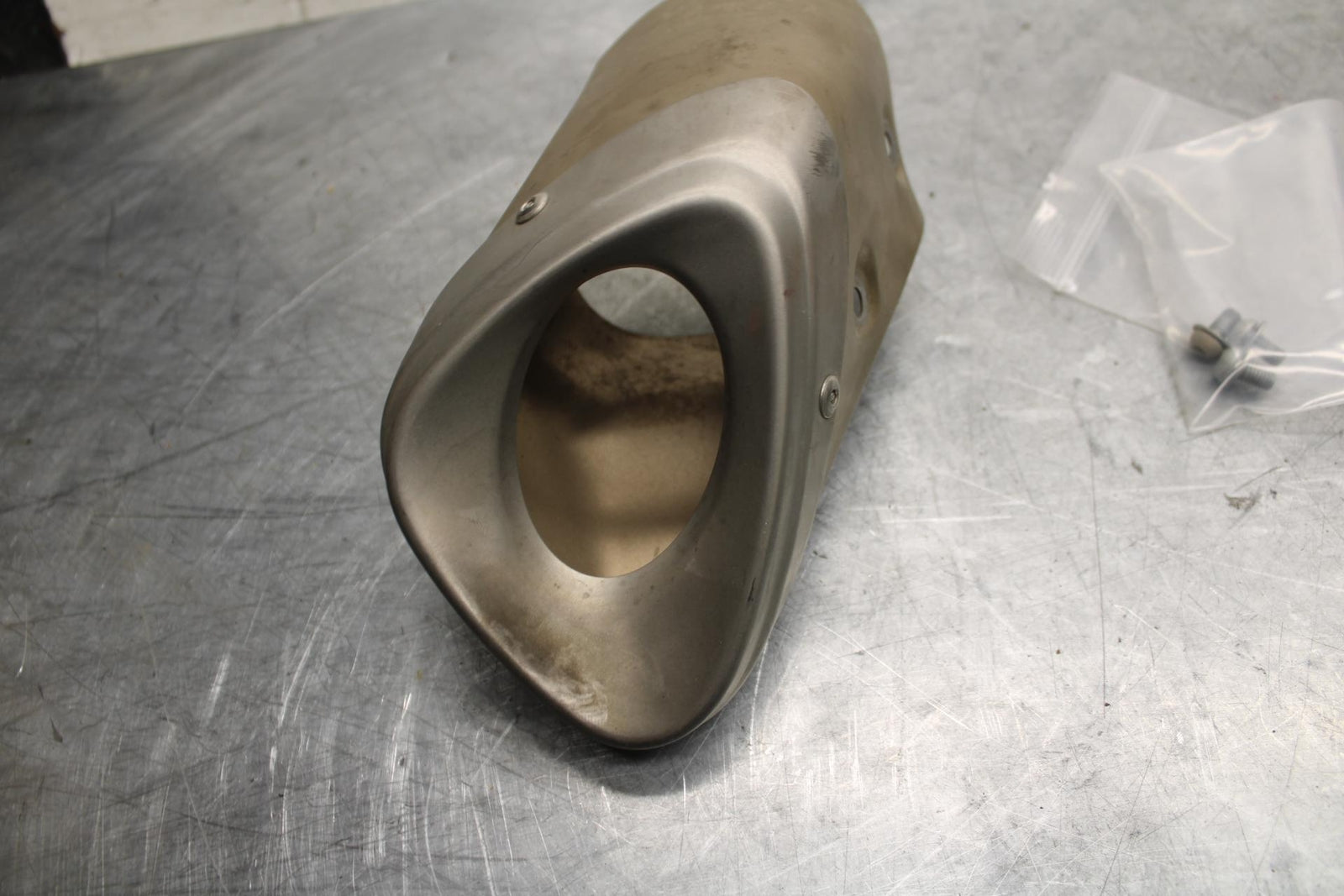 2015 Yamaha FJ09 EXHAUST PIPE MUFFLER SLIP ON CAN TIP COVER CAP BB41