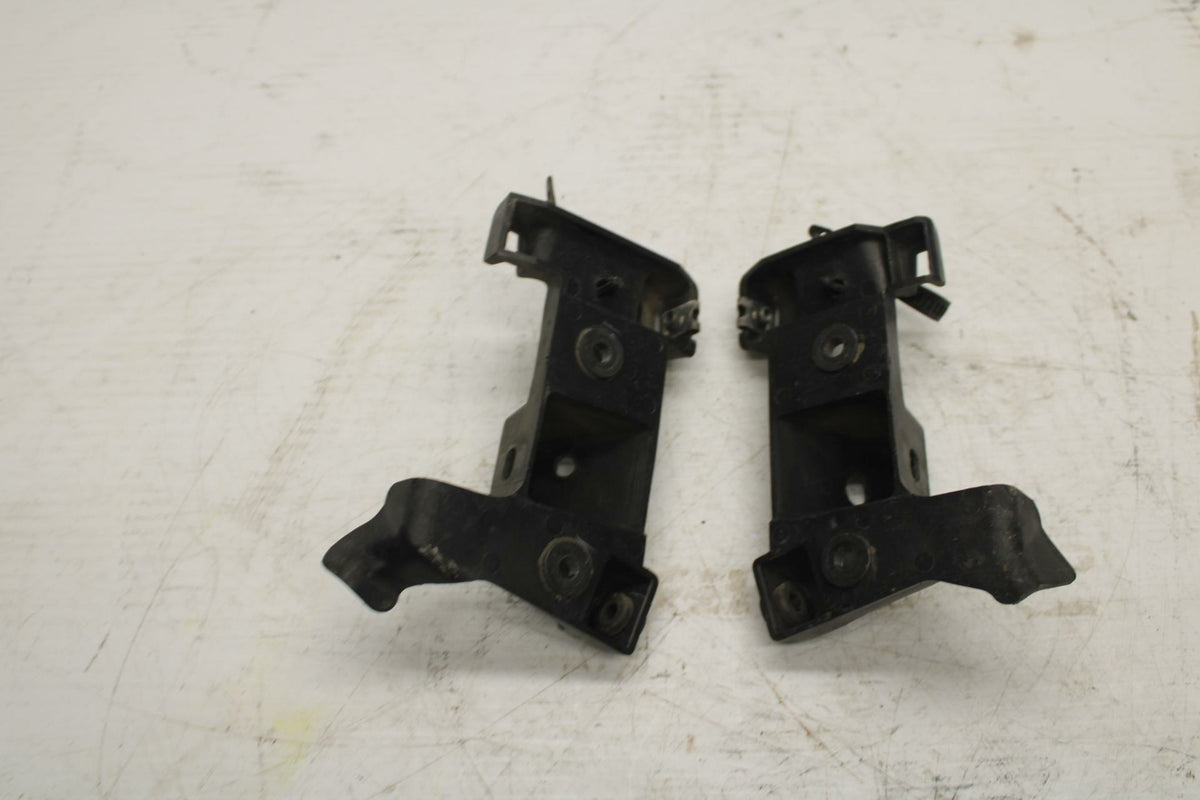 07 YAMAHA YZF R6 2c0 LEFT MID UPPER SIDE FAIRING BRACKET BB284