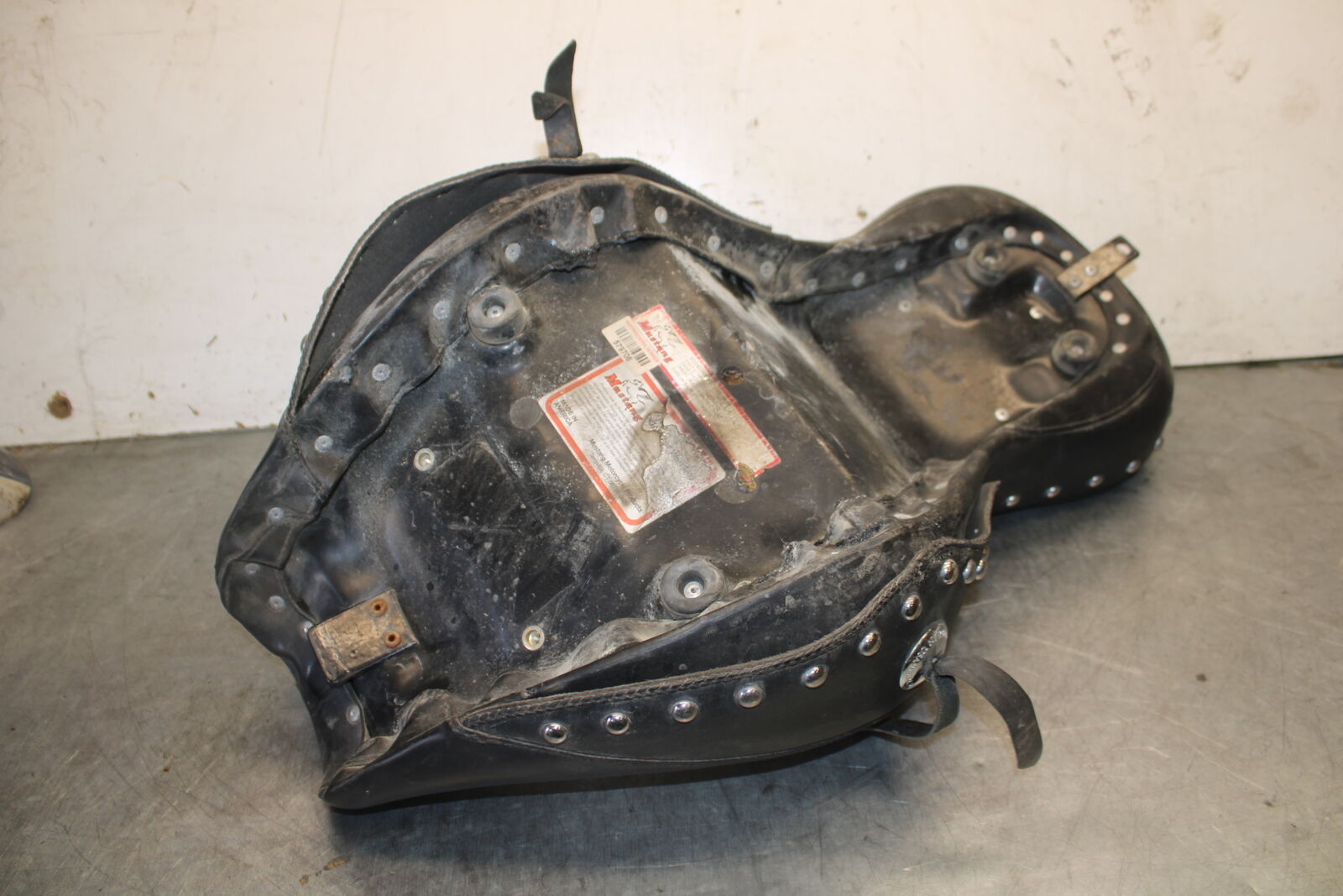 87-03 SUZUKI INTRUDER 1400 VS1400GLP FRONT DRIVERS SEAT BB702