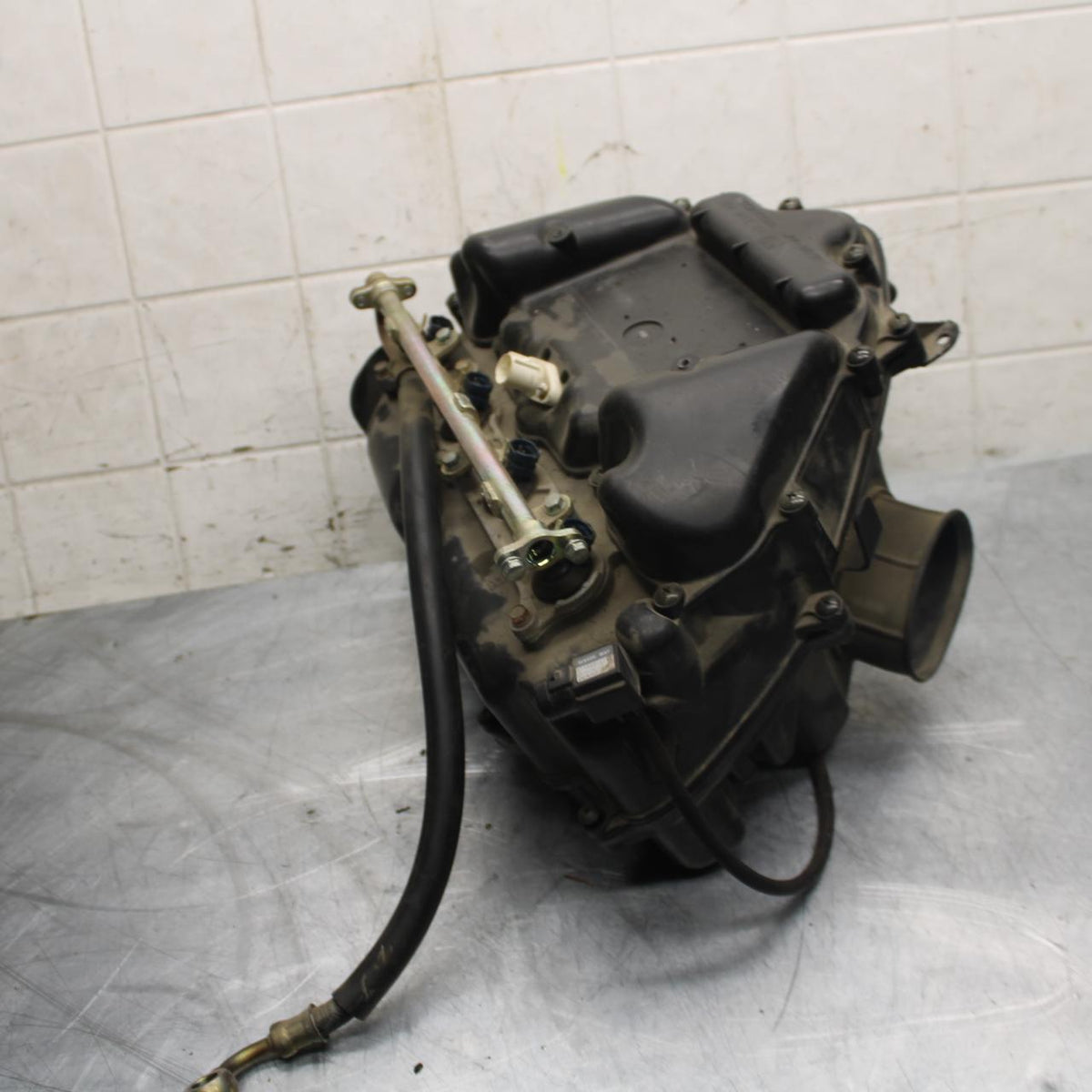 2003 Honda CBR600RR AIRBOX INTAKE FILTER BOX 17221-MEE-D00 17232-MEE-000 BB511