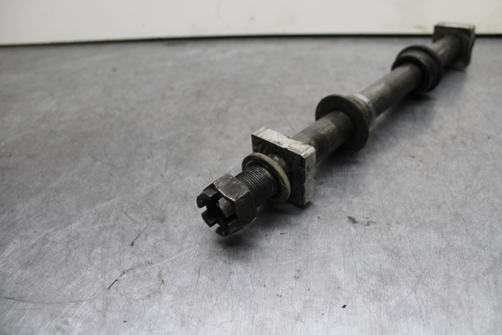 93-94 KAWASAKI NINJA ZX7R REAR AXLE BACK WHEEL RIM PIVOT BOLT AXEL BB122