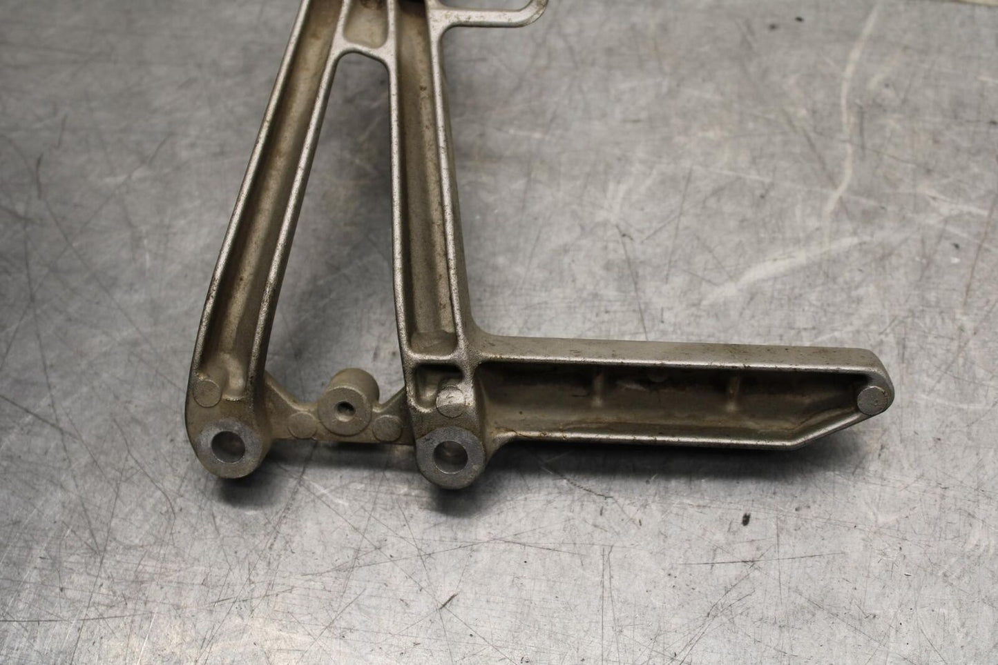 2006 Honda CBR600F4i REAR BACK PASSENGER PEG SET PAIR 50720-K26-305 BB567