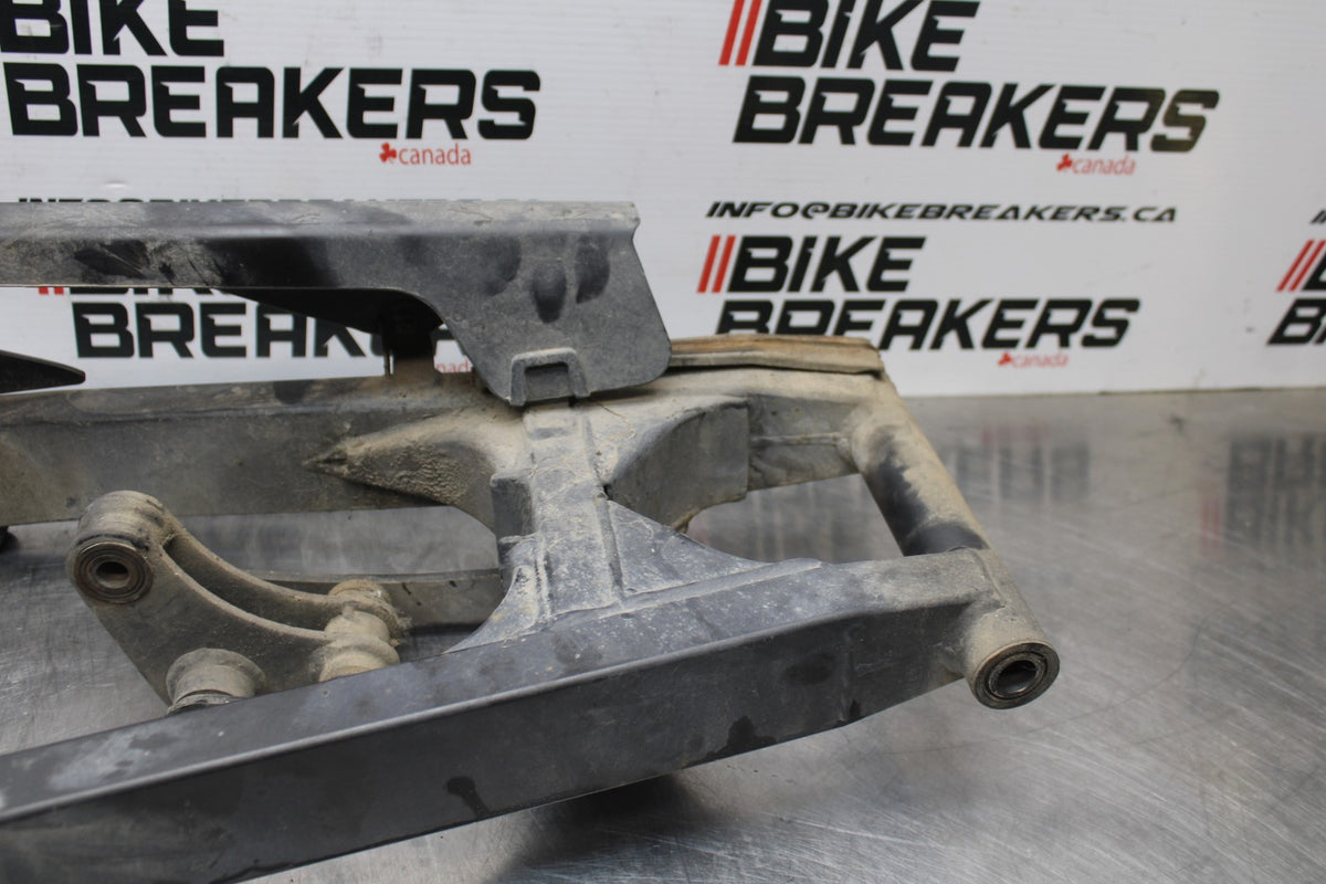 09 KAWASAKI NINJA 250R REAR SWINGARM BACK SUSPENSION SWING ARM BB824