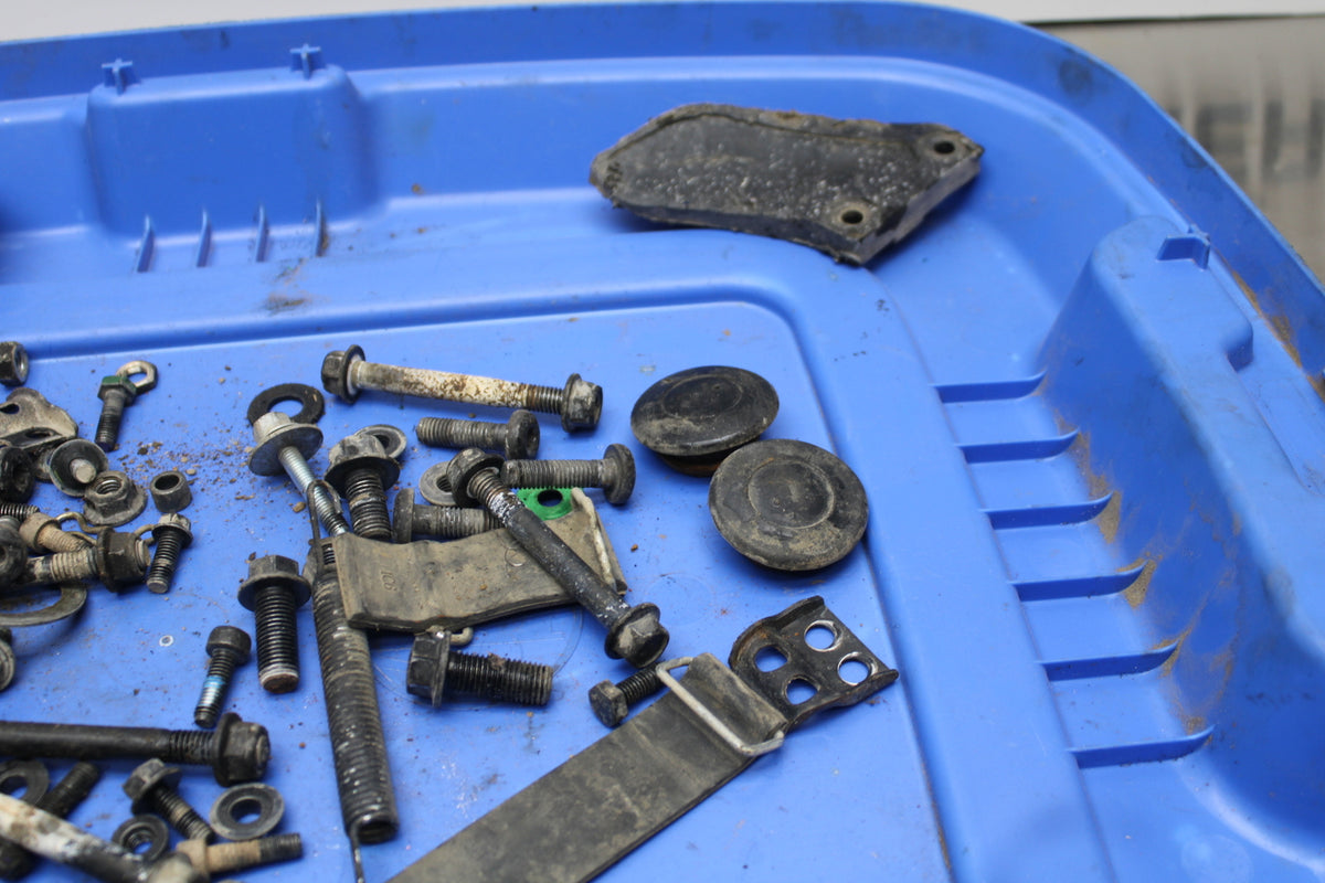 19 YAMAHA TTR230 MOUNTING BOLTS HARDWARE MOTOR SCREWS BB146