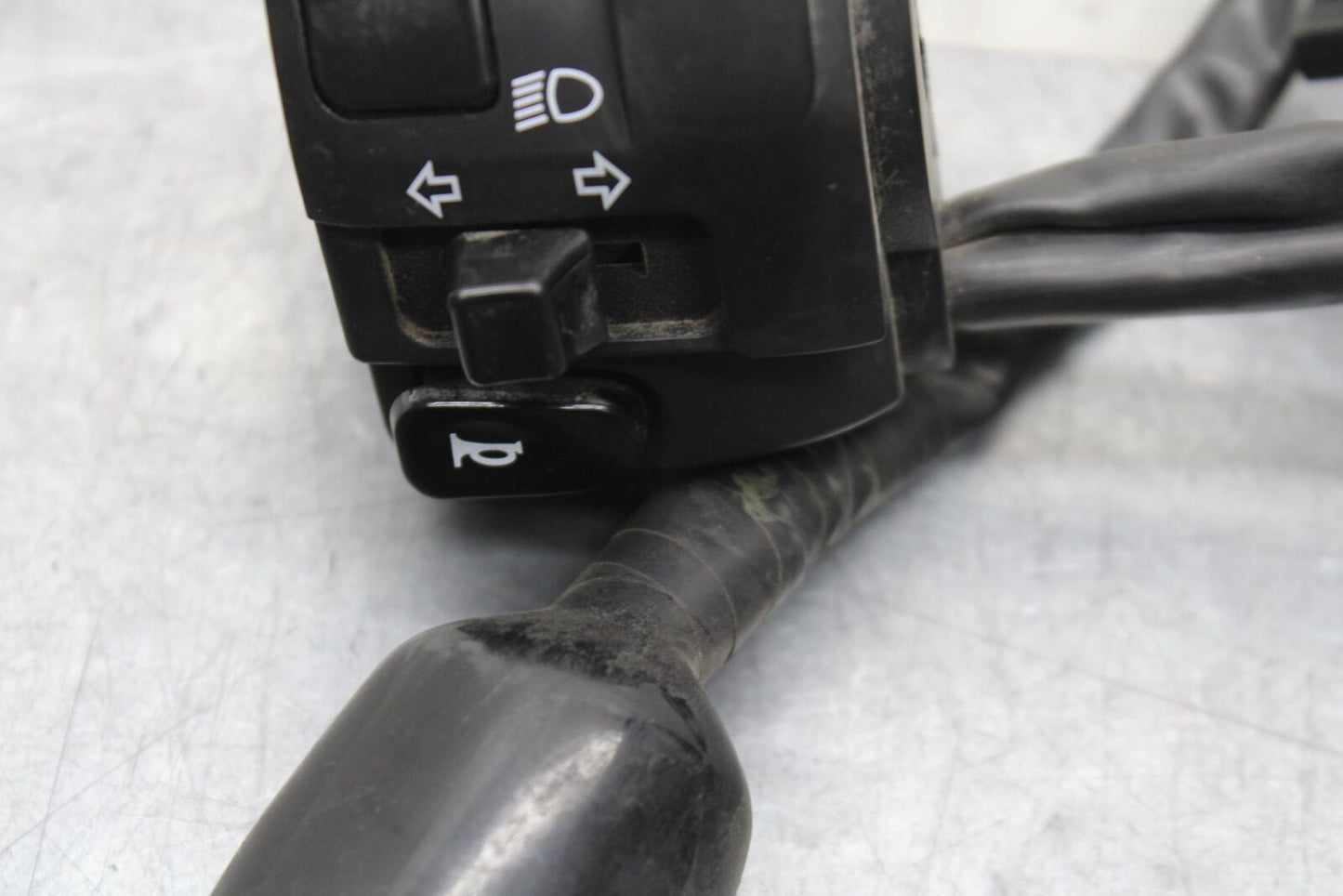 19-22 KAWASAKI Z400 LEFT CLIP ON HANDLE HORN SIGNALS SWITCH  BB586