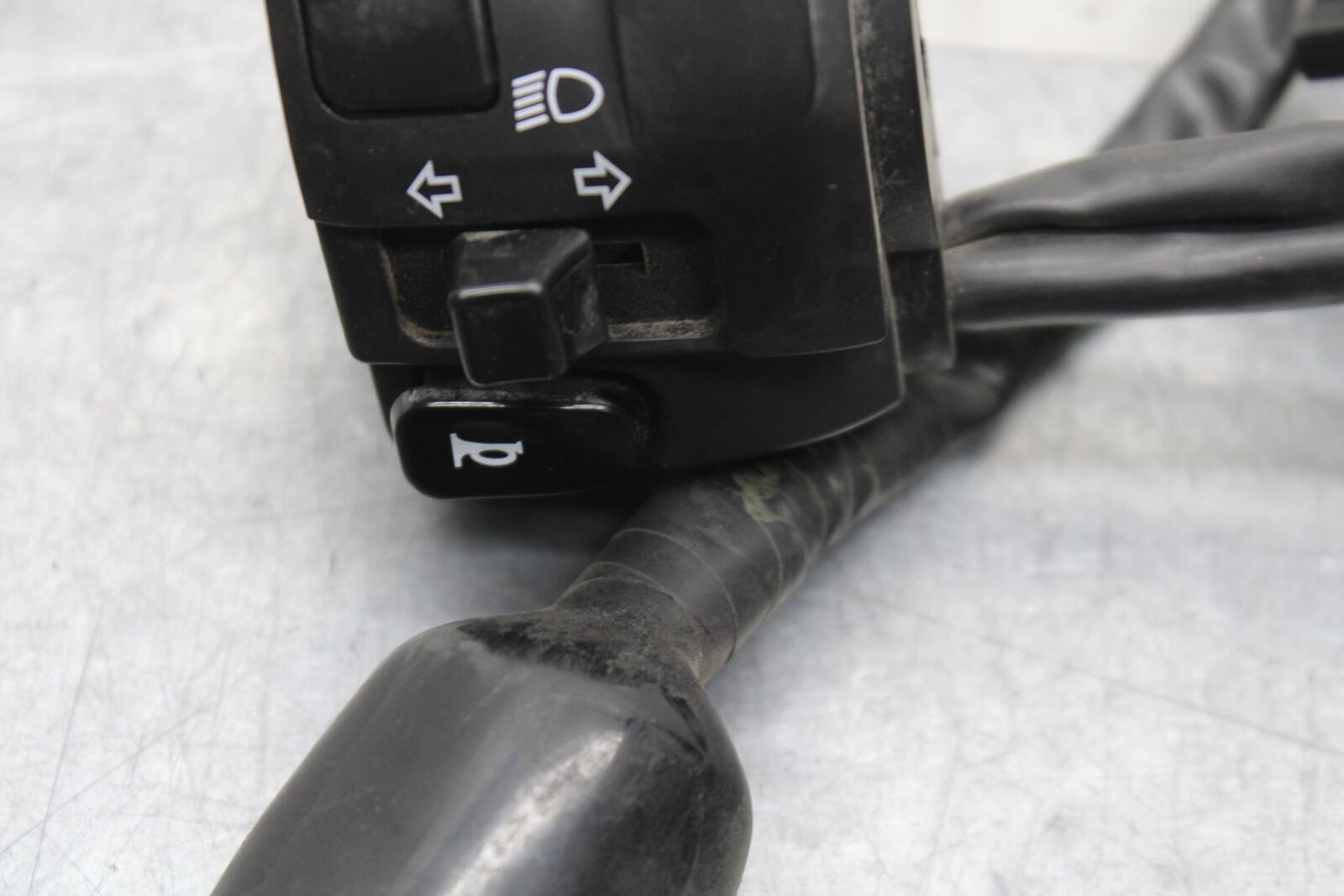 19-22 KAWASAKI Z400 LEFT CLIP ON HANDLE HORN SIGNALS SWITCH  BB586