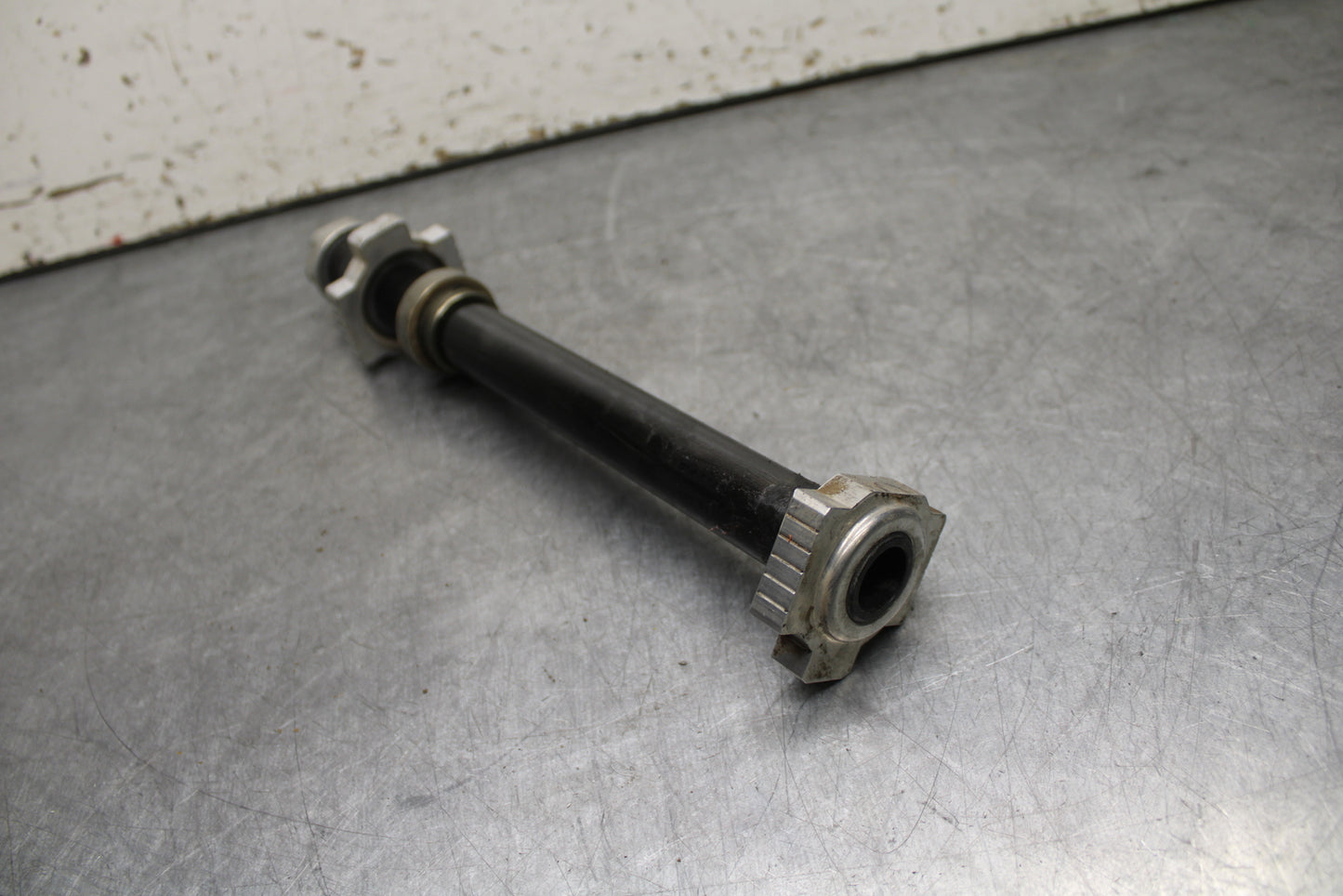 21-24 KTM 890 ADVENTURE R REAR AXLE BACK WHEEL RIM PIVOT BOLT AXEL BB723