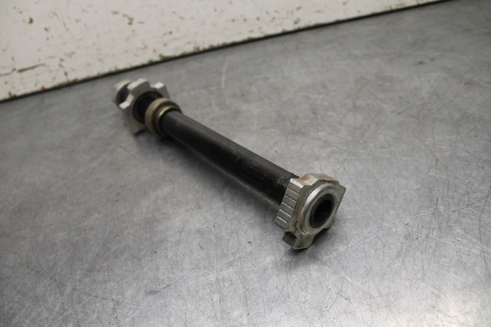 21-24 KTM 890 ADVENTURE R REAR AXLE BACK WHEEL RIM PIVOT BOLT AXEL BB723