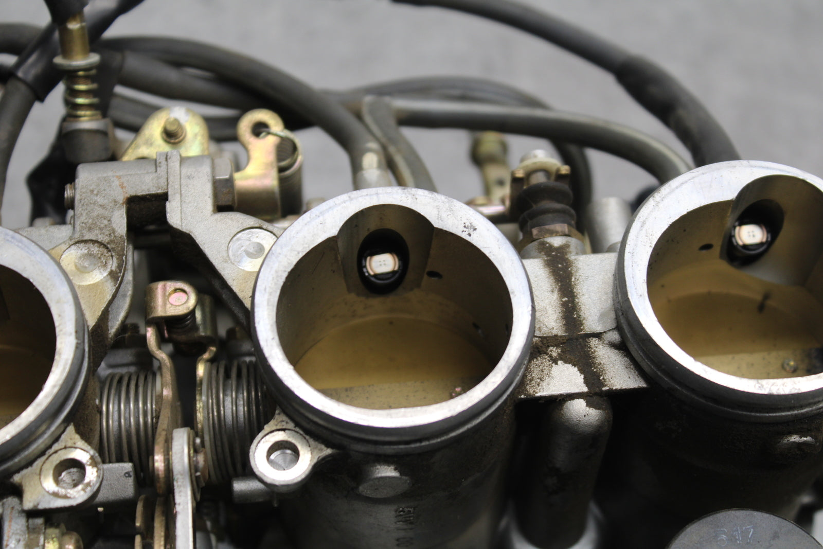 04-05 YAMAHA YZF R1 MAIN FUEL INJECTORS / THROTTLE BODIES BB131