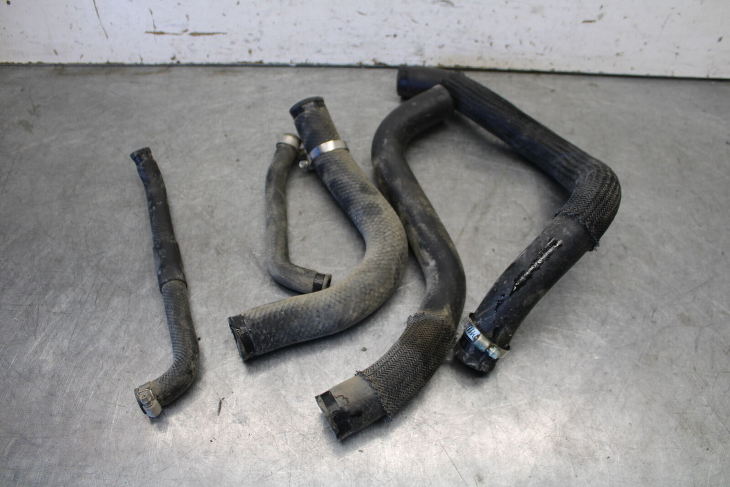 11-24 SUZUKI GSXR750 RADIATOR HOSES ENGINE COOLANT WATER PIPES HOSE SET   BB687