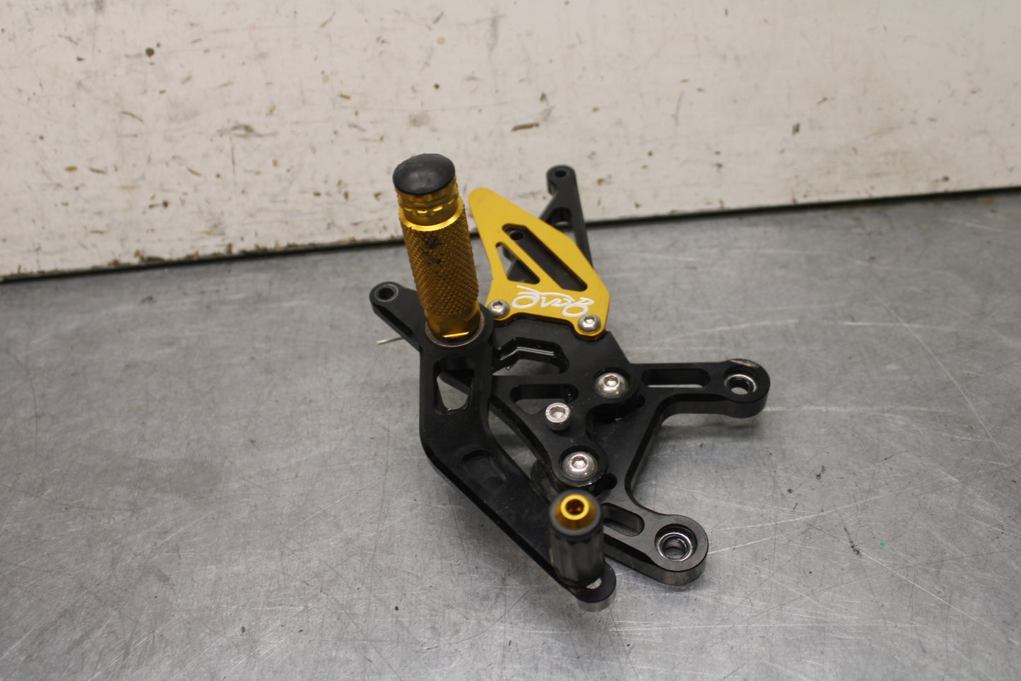 09-14 YAMAHA YZF R1 AFTERMARKET RIGHT REARSET REAR SET FOOT PEG REST STOP BB696