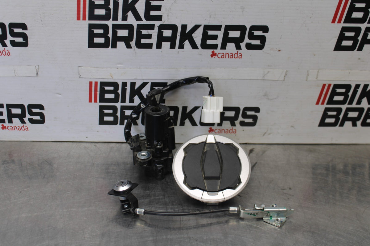 25 KAWASAKI Z900 IGNITION LOCK KEY SET W/ GAS CAP AND SEAT LOCK BB928