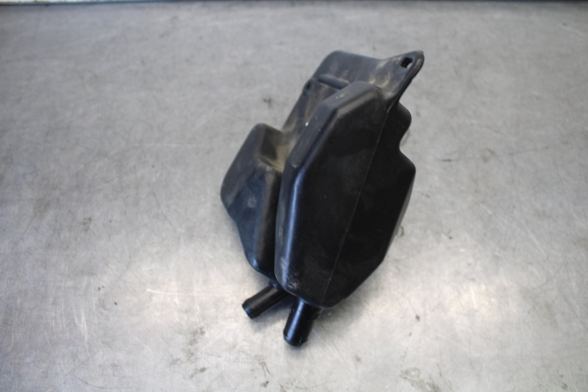 06-07 DUCATI MONSTER 695 OIL BREATHER TANK BB674