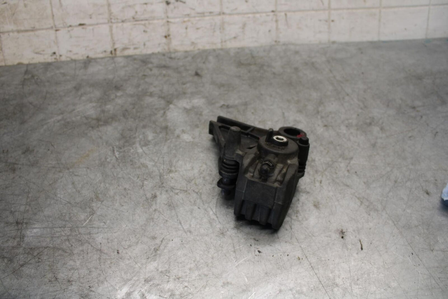 09-12 KAWASAKI NINJA ZX6R ZX600R REAR BACK BRAKE CALIPER W MOUNT BRACKET BB544