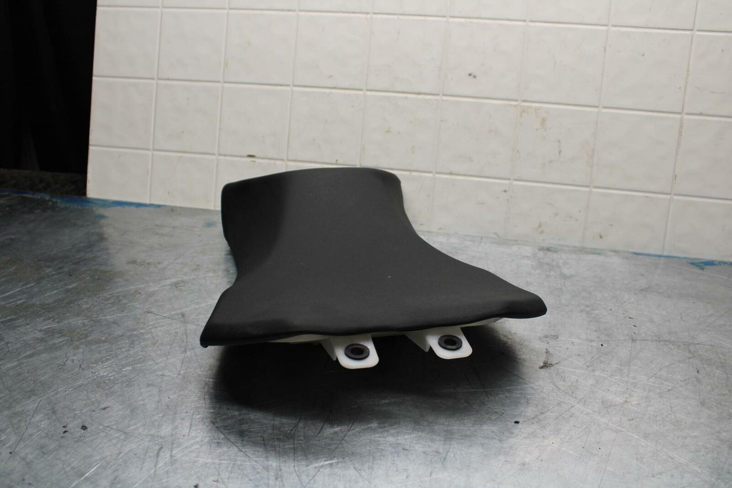 10-13 KAWASAKI Z1000 FRONT DRIVERS SEAT PAD SADDLE PILLION BB421