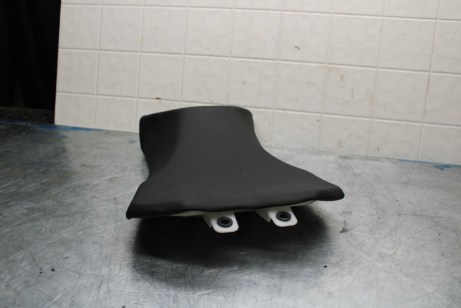 10-13 KAWASAKI Z1000 FRONT DRIVERS SEAT PAD SADDLE PILLION BB421