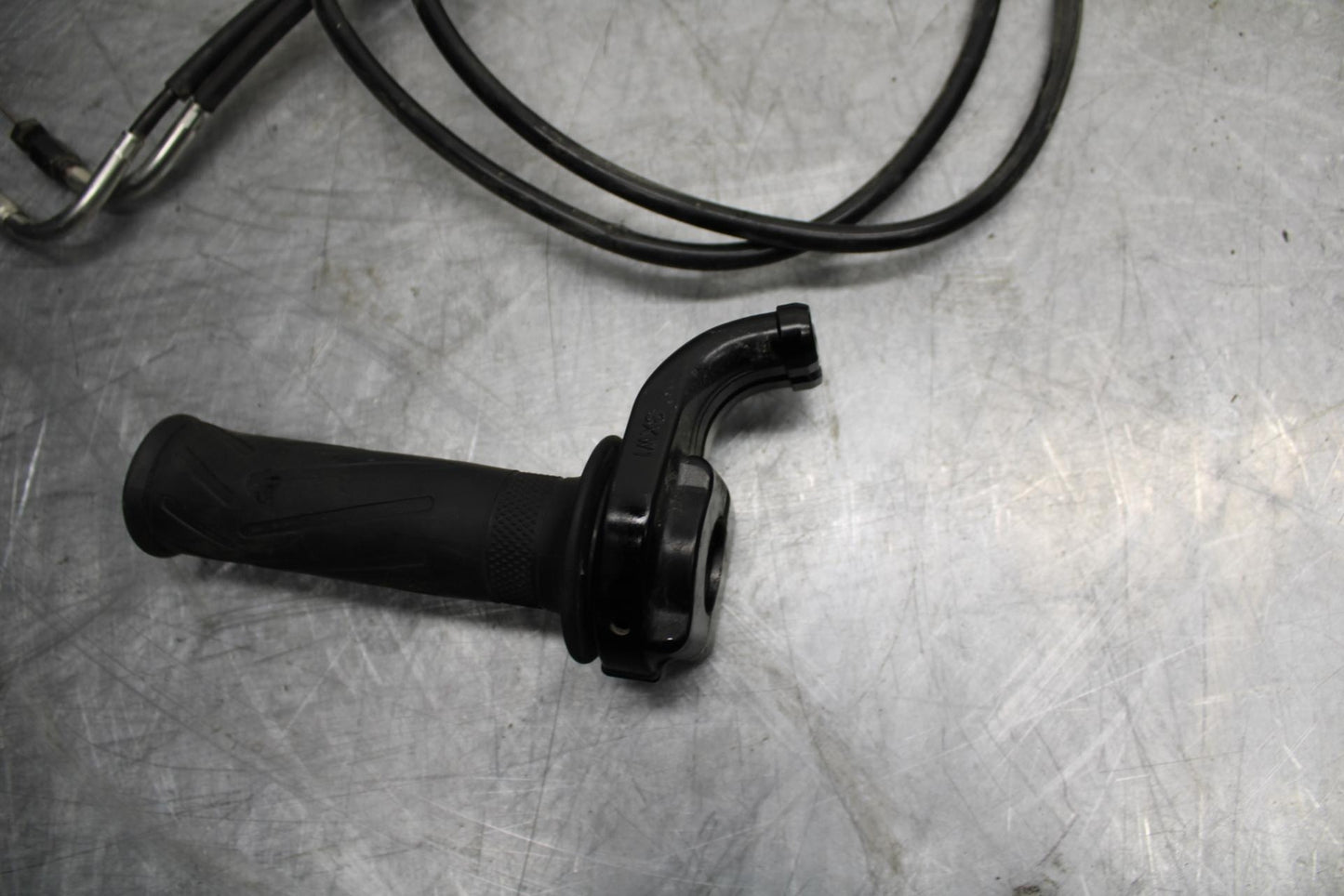 17-19 YAMAHA FZ09 THROTTLE CABLE LINE HOUSING GUIDE BB480