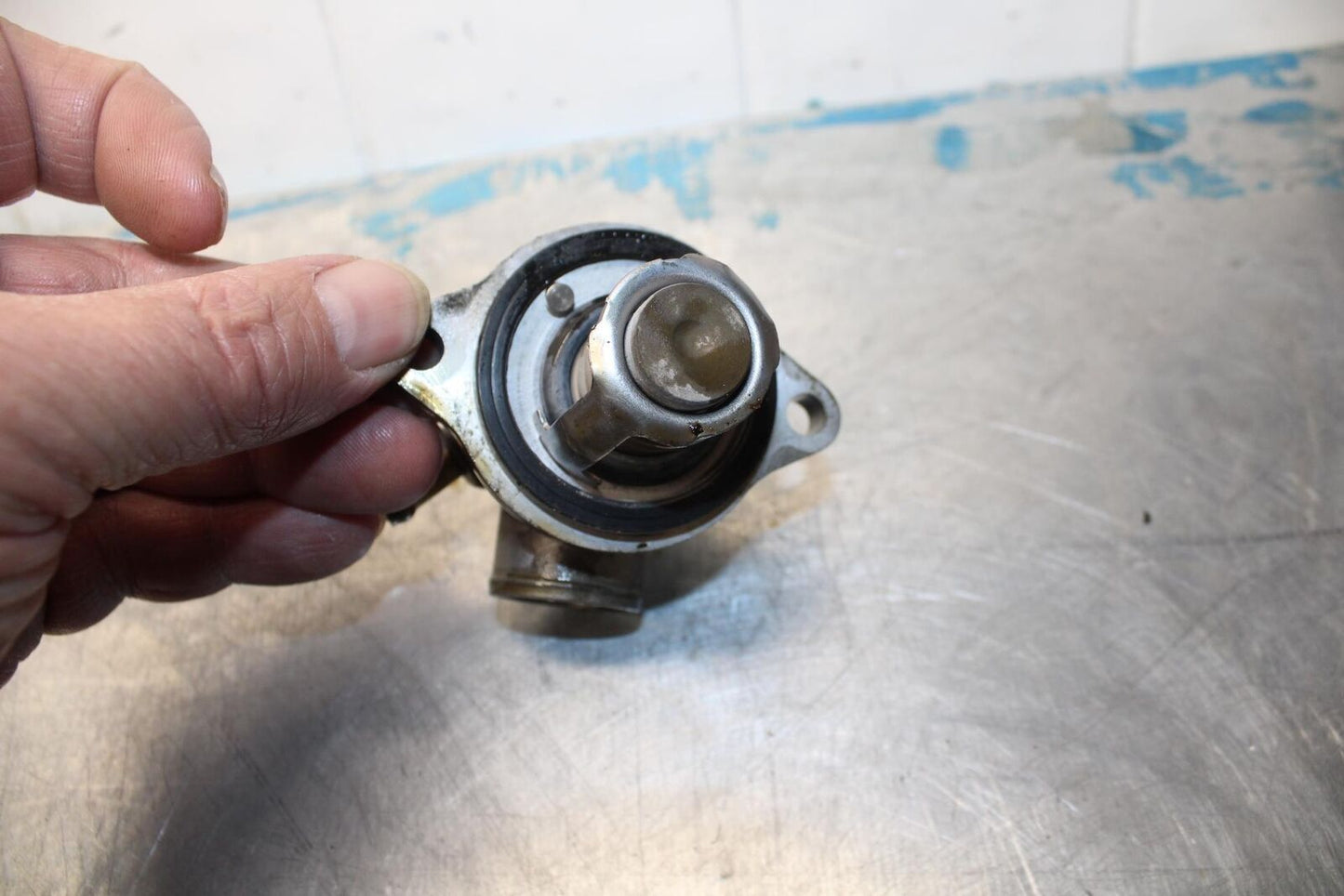 04-05 SUZUKI GSXR600 THERMOSTAT W HOUSING ASSEMBLY 17661-35F00 17670-65G00 BB329