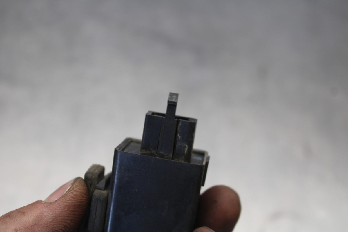 95 HONDA SHADOW 1100 TURN SIGNAL BLINKER RELAY FLASHER SWITCH BB885