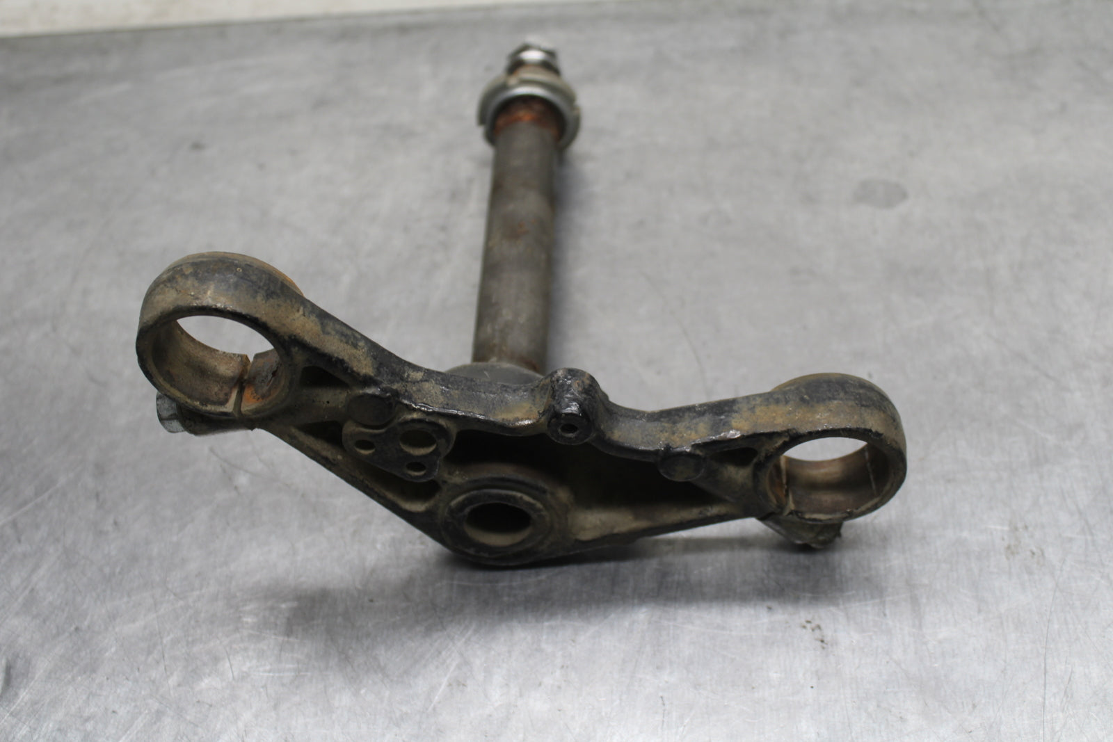 78 SUZUKI GS550E FRONT FORKS CLAMP LOWER TRIPLE TREE STEM BB133