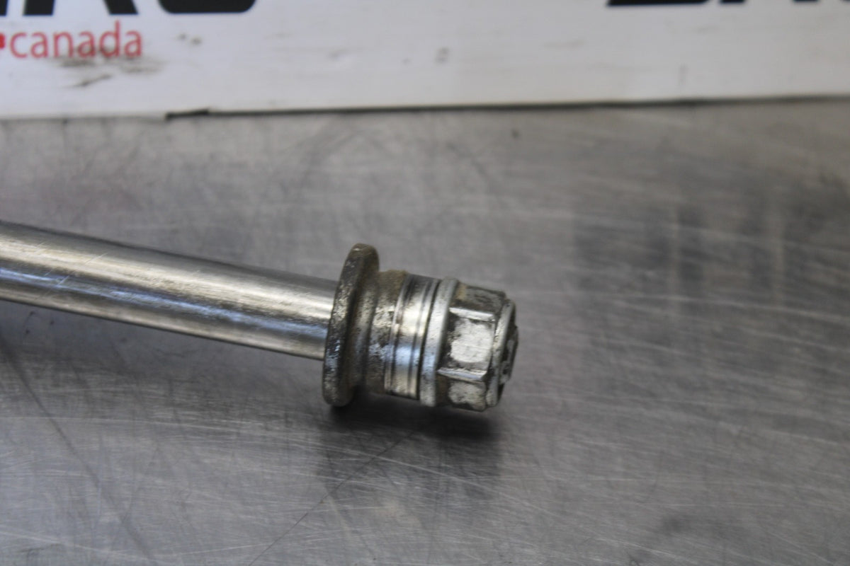 95 HONDA SHADOW 1100 REAR AXLE BACK WHEEL RIM PIVOT BOLT AXEL BB885