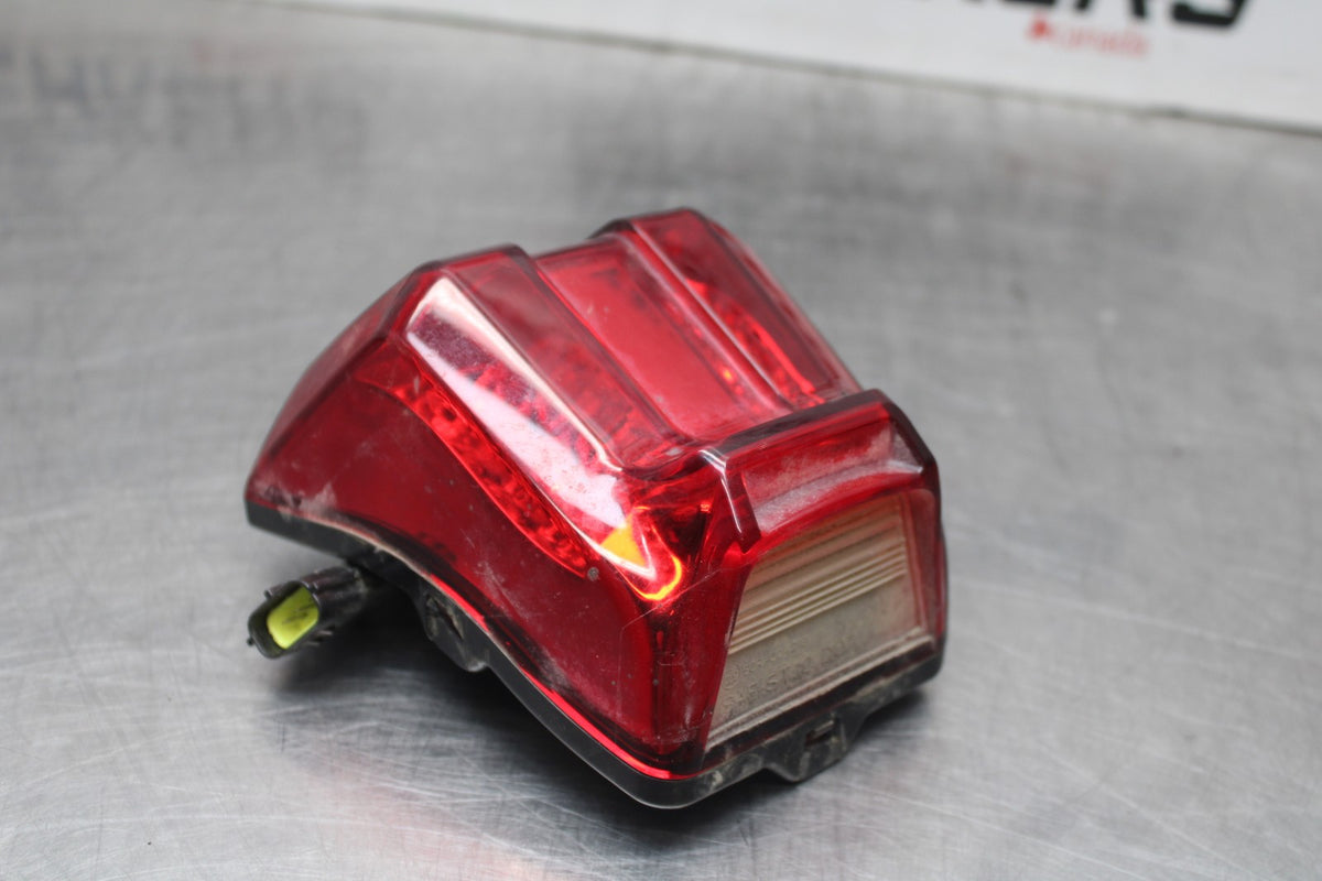 15 TRIUMPH TIGER 800 REAR TAIL TAILLIGHT BACK BRAKE LIGHT BB873
