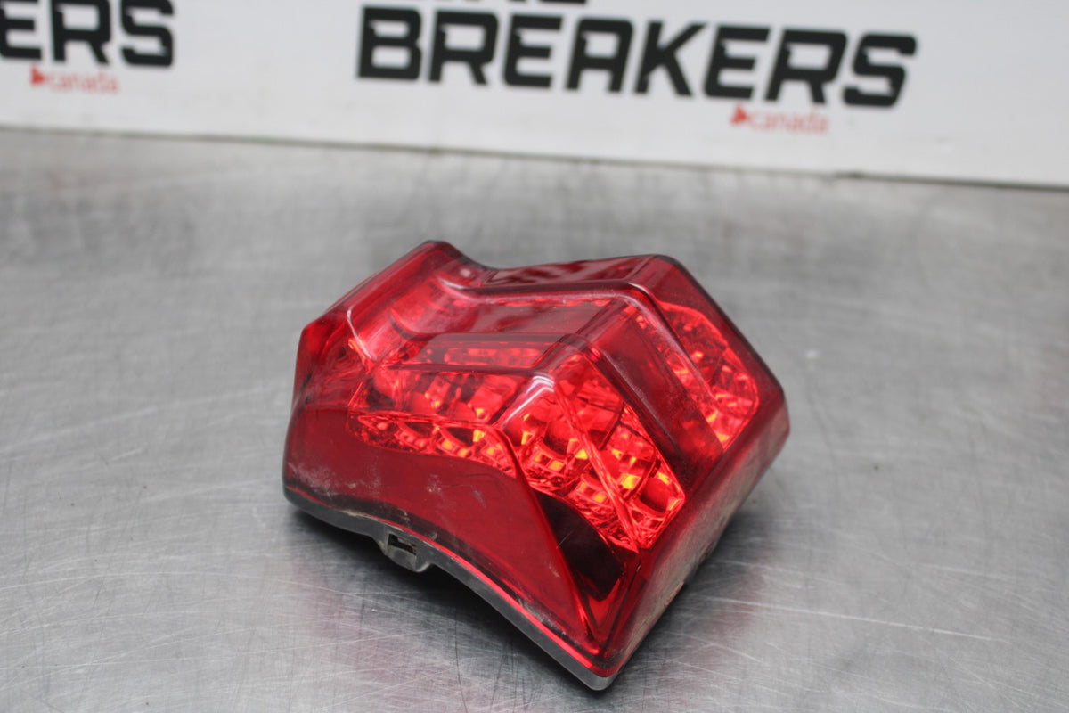 15 TRIUMPH TIGER 800 REAR TAIL TAILLIGHT BACK BRAKE LIGHT BB873