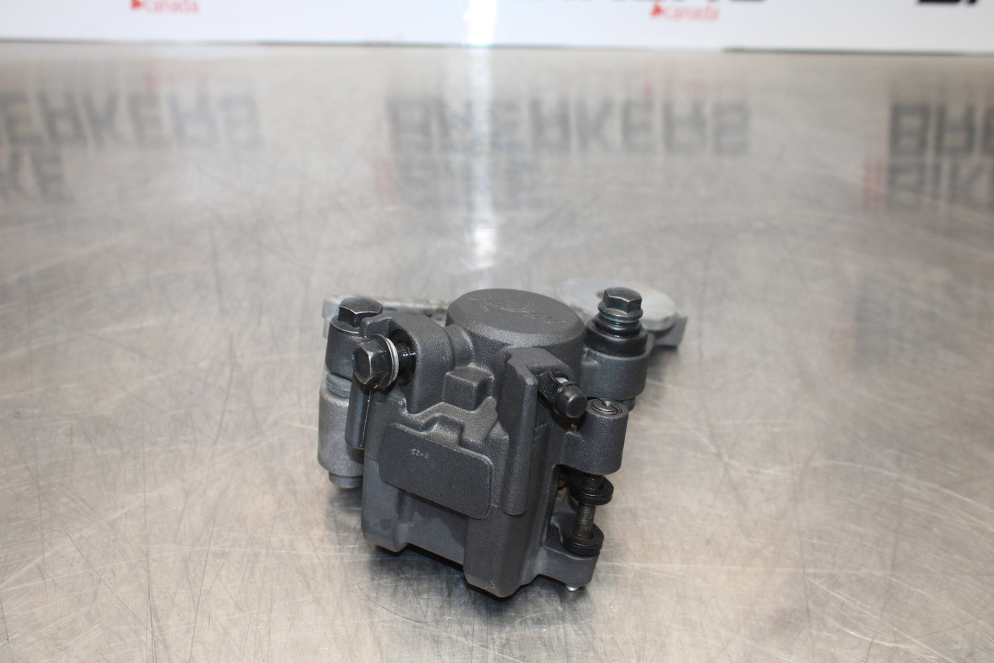 09-15 YAMAHA FZ6R REAR BACK BRAKE CALIPER W MOUNT BRACKET BB161