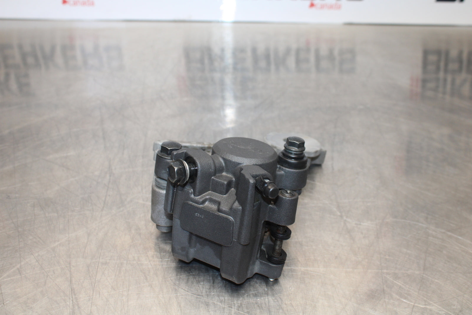 09-15 YAMAHA FZ6R REAR BACK BRAKE CALIPER W MOUNT BRACKET BB161