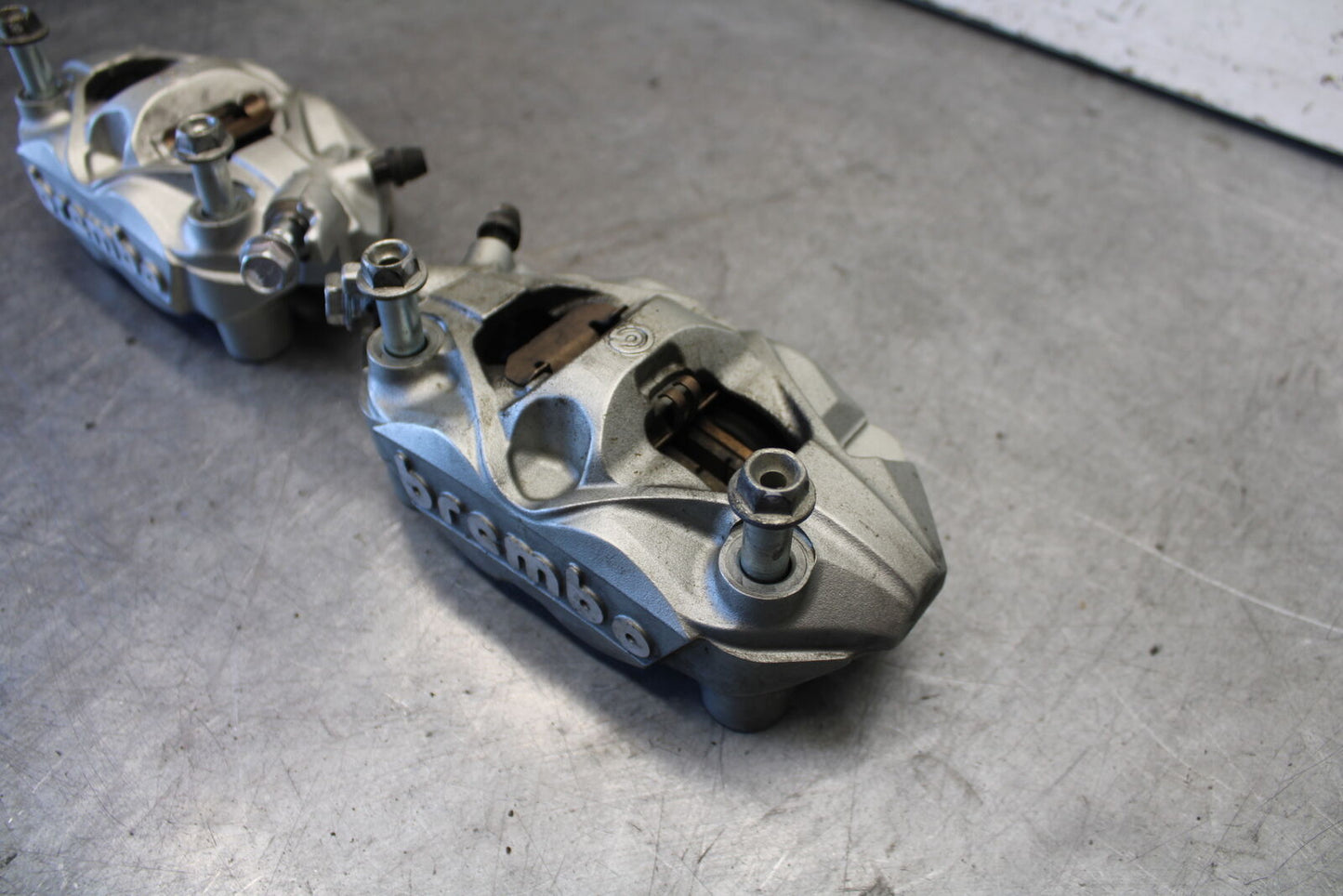 11-24 SUZUKI GSXR750 RIGHT LEFT FRONT BRAKE CALIPER SET PAIR CALIPERS  BB687