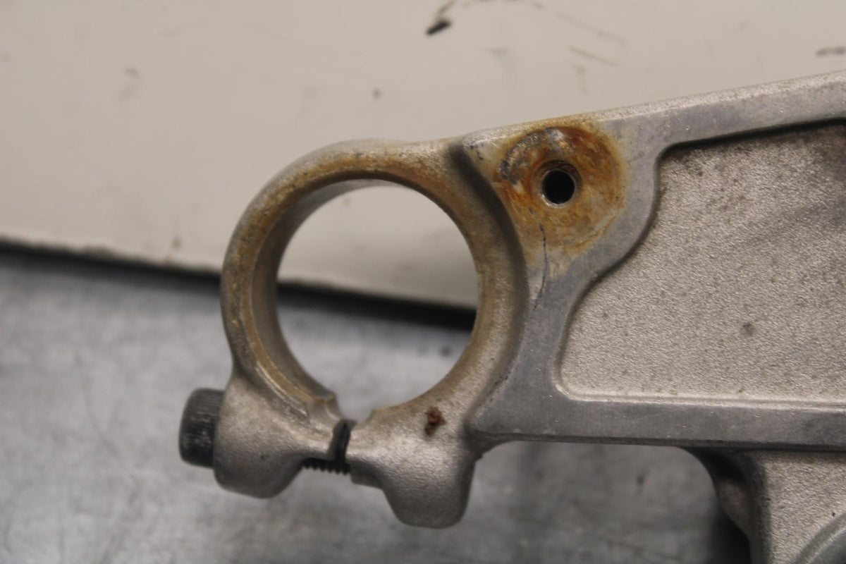 1988 Yamaha FZ600 FORKS UPPER TRIPLE TREE CLAMP BB601