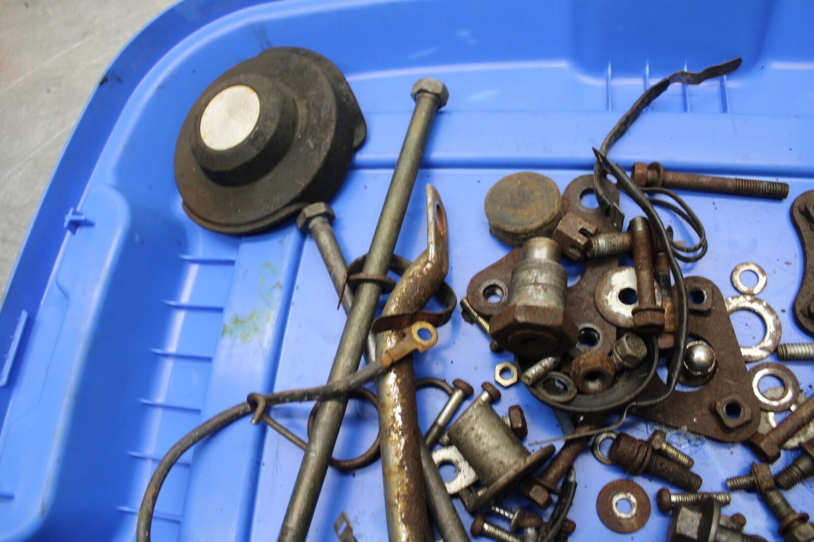 80-81 SUZUKI GS1000G ENGINE LEFTOVER BOLTS HARDWARE MOTOR SCREWS BB91