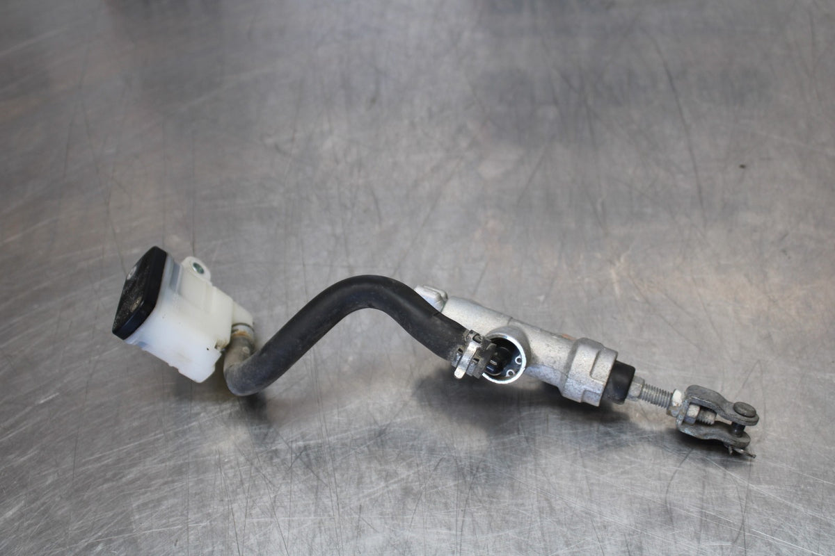06-07 SUZUKI GSXR 600 REAR BACK BRAKE MASTER CYLINDER W RESERVOIR BB170